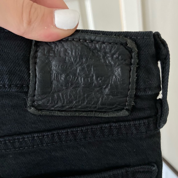 Levi’s Wedgie Jeans - Black, distressed in knee - Picture 3 of 3
